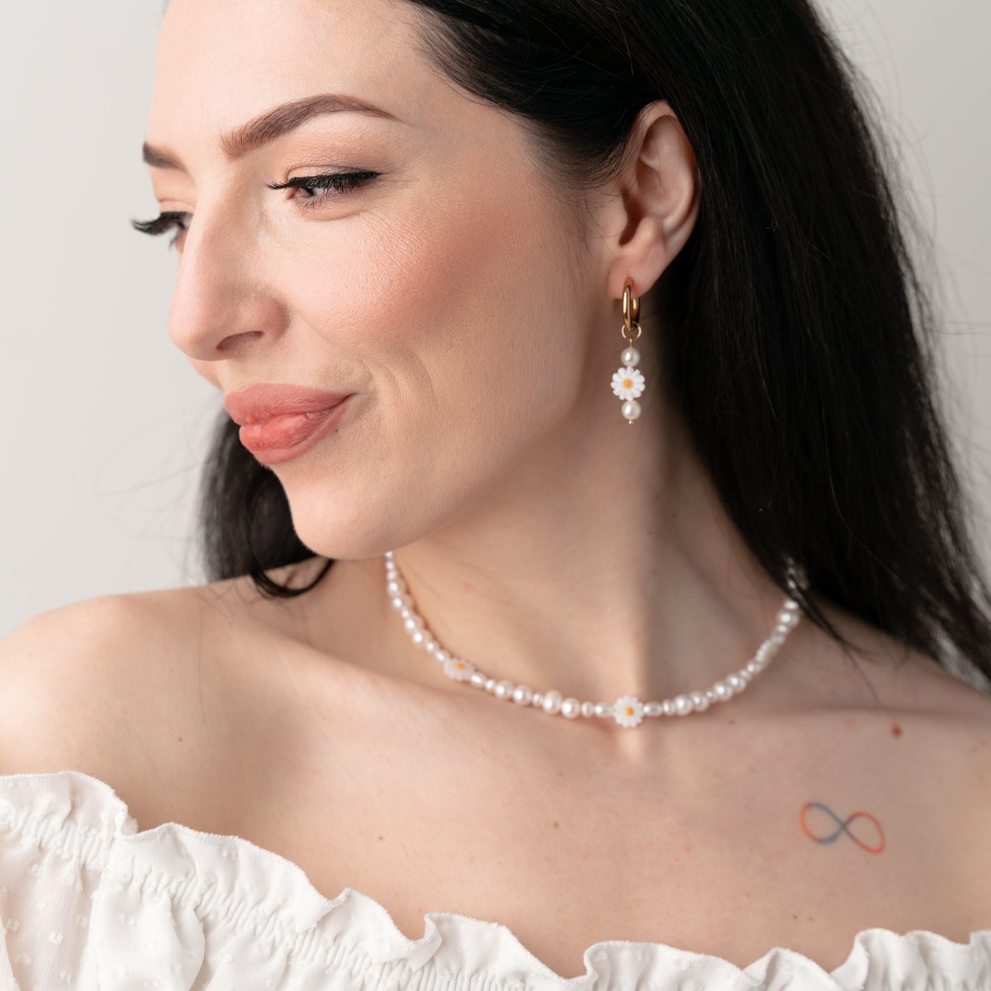 DAISY Freshwater Pearl Necklace Choker