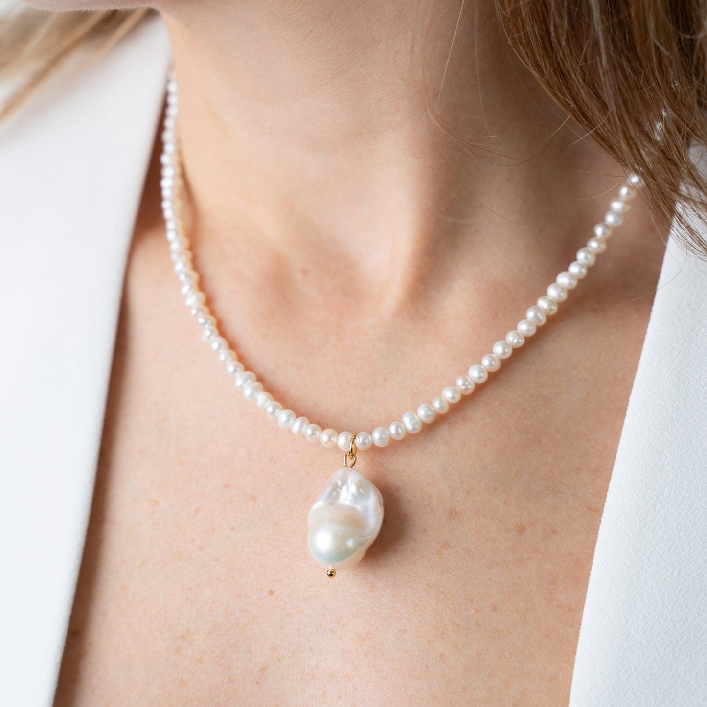 DIVINE Pearl Necklace with Big Baroque Pendant