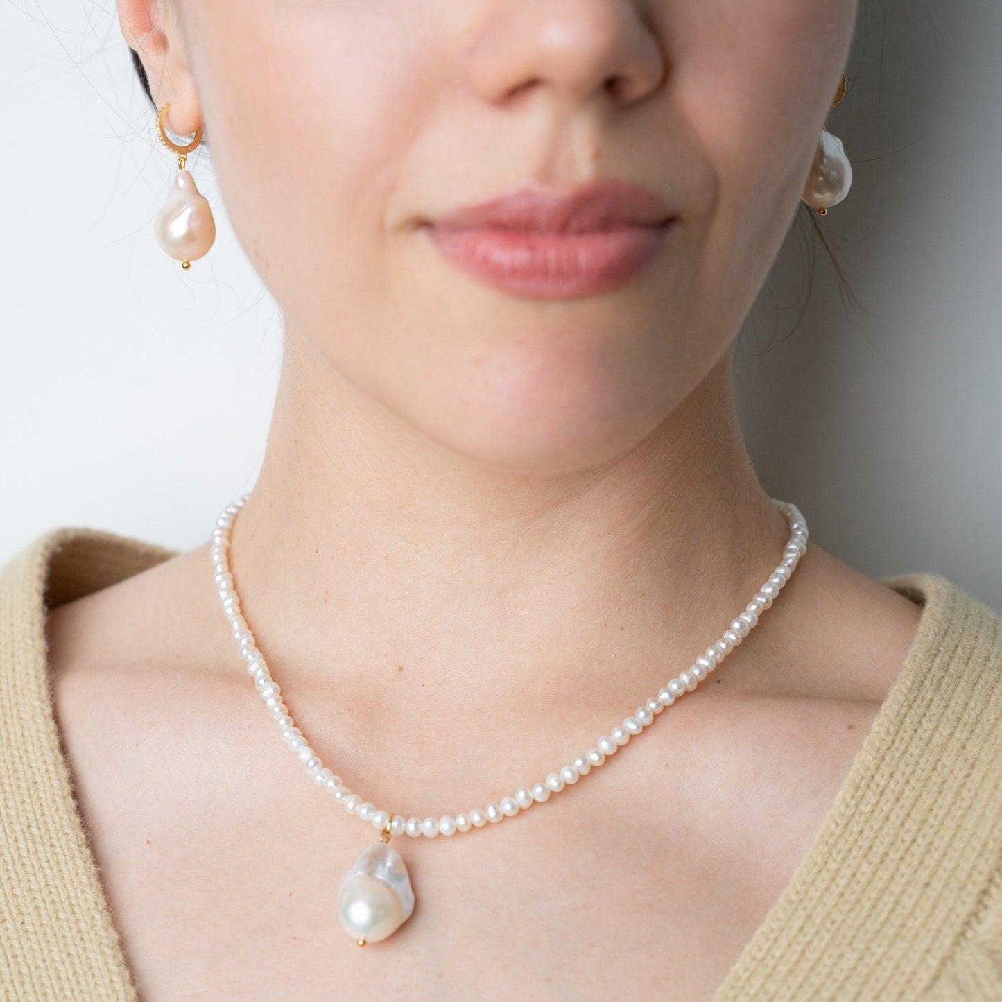 DIVINE Pearl Necklace with Big Baroque Pendant