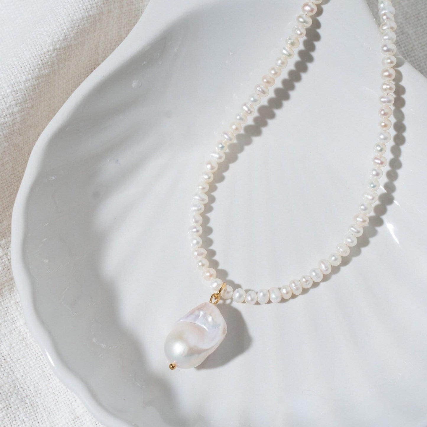 DIVINE Pearl Necklace with Big Baroque Pendant